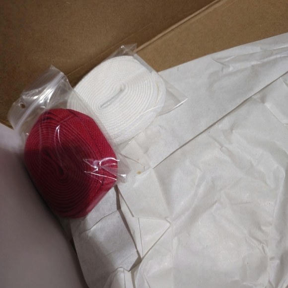 Used Air Jordan 1 Retro High OG 'Chicago' (2015) - Size 12 - 555088-101 - Picture 8 of 9